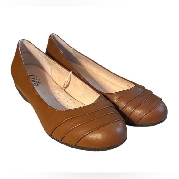Cliffs by White Mountain Women's Clara Ballet Flats. Cognac Brown Size 8 Wide - Picture 2 of 8
